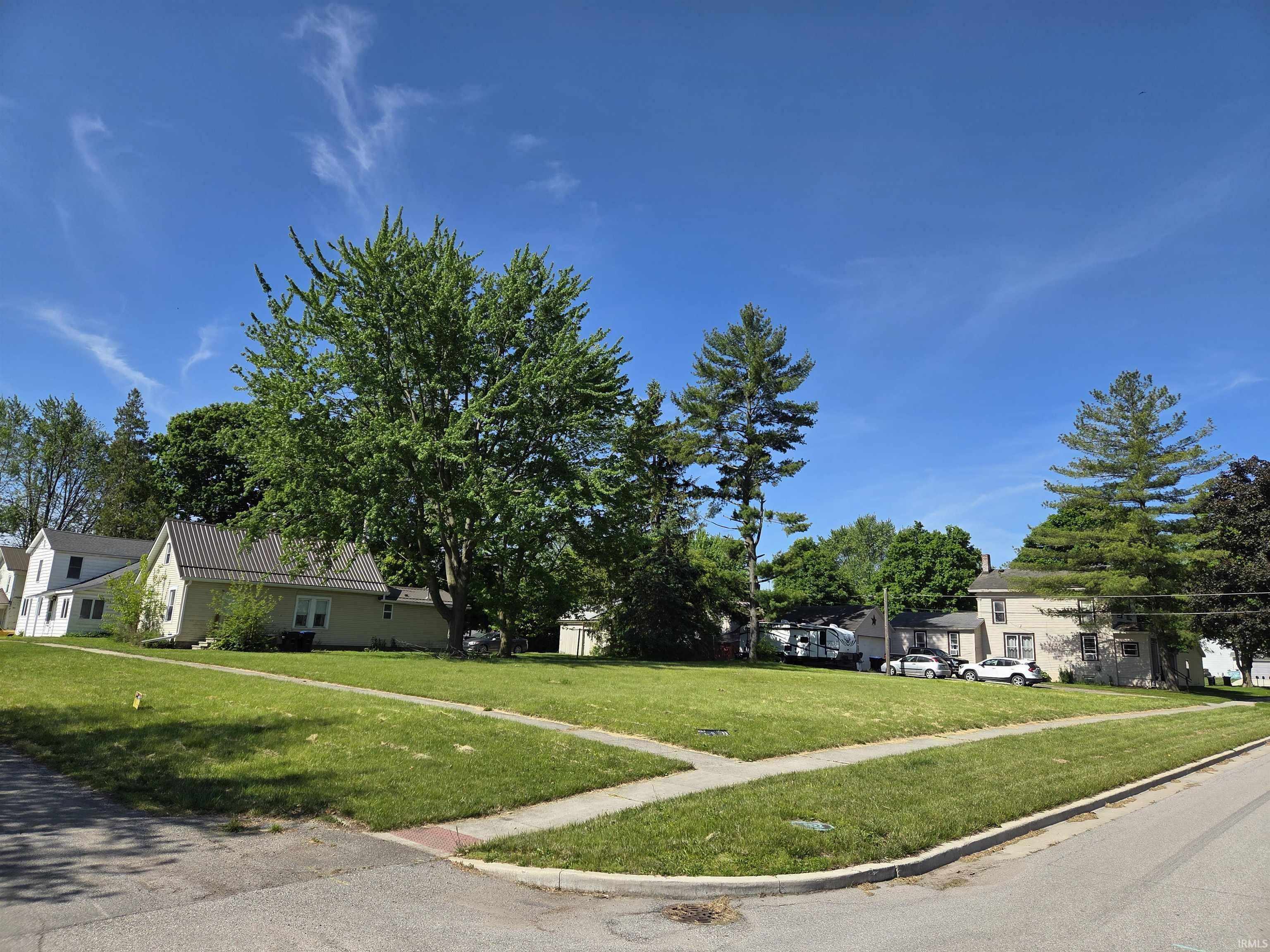 Property Photo: 305 S Franklin Street IN 46793