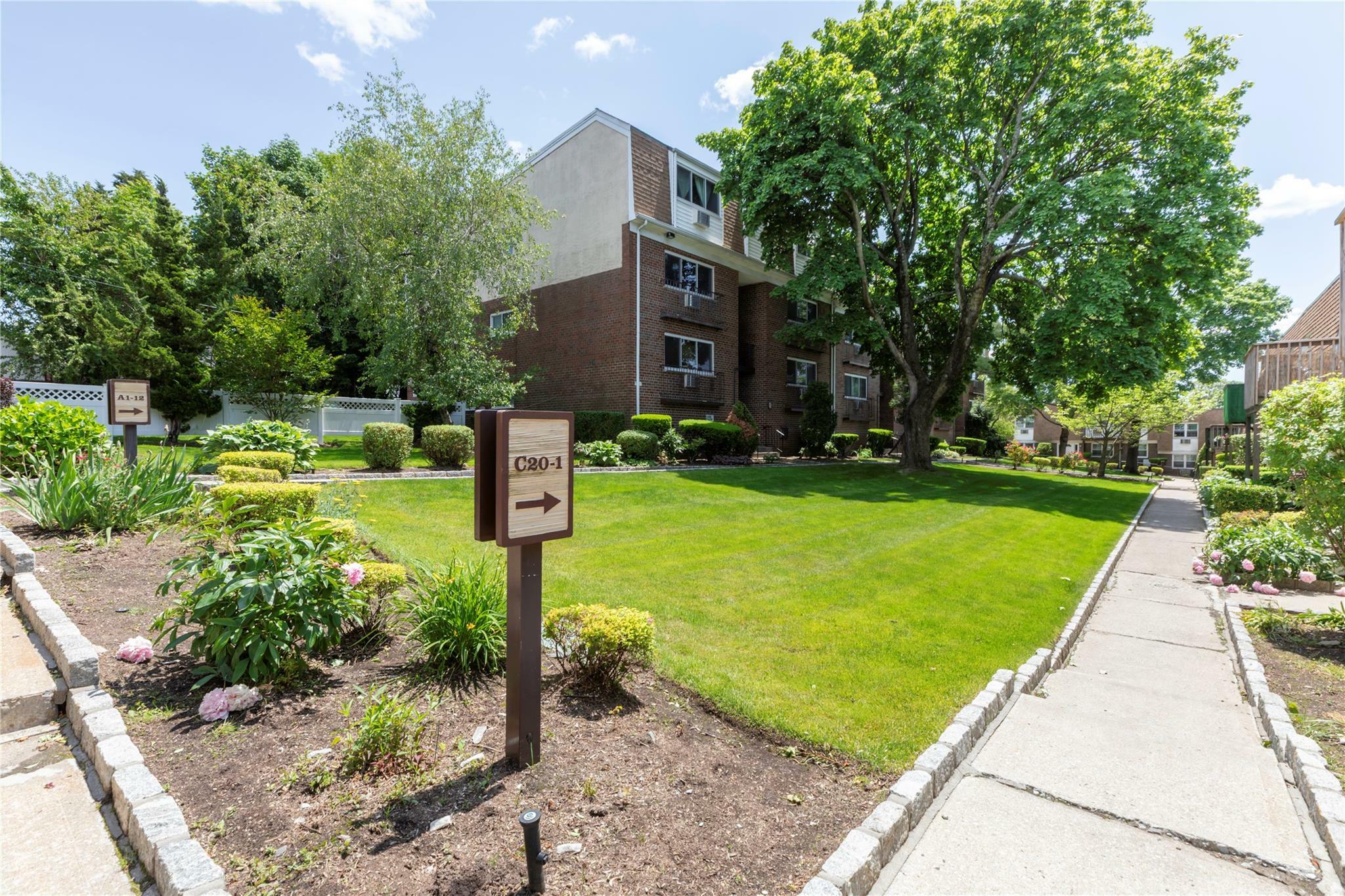 Property Photo: 380 N Broadway D4 NY 10701