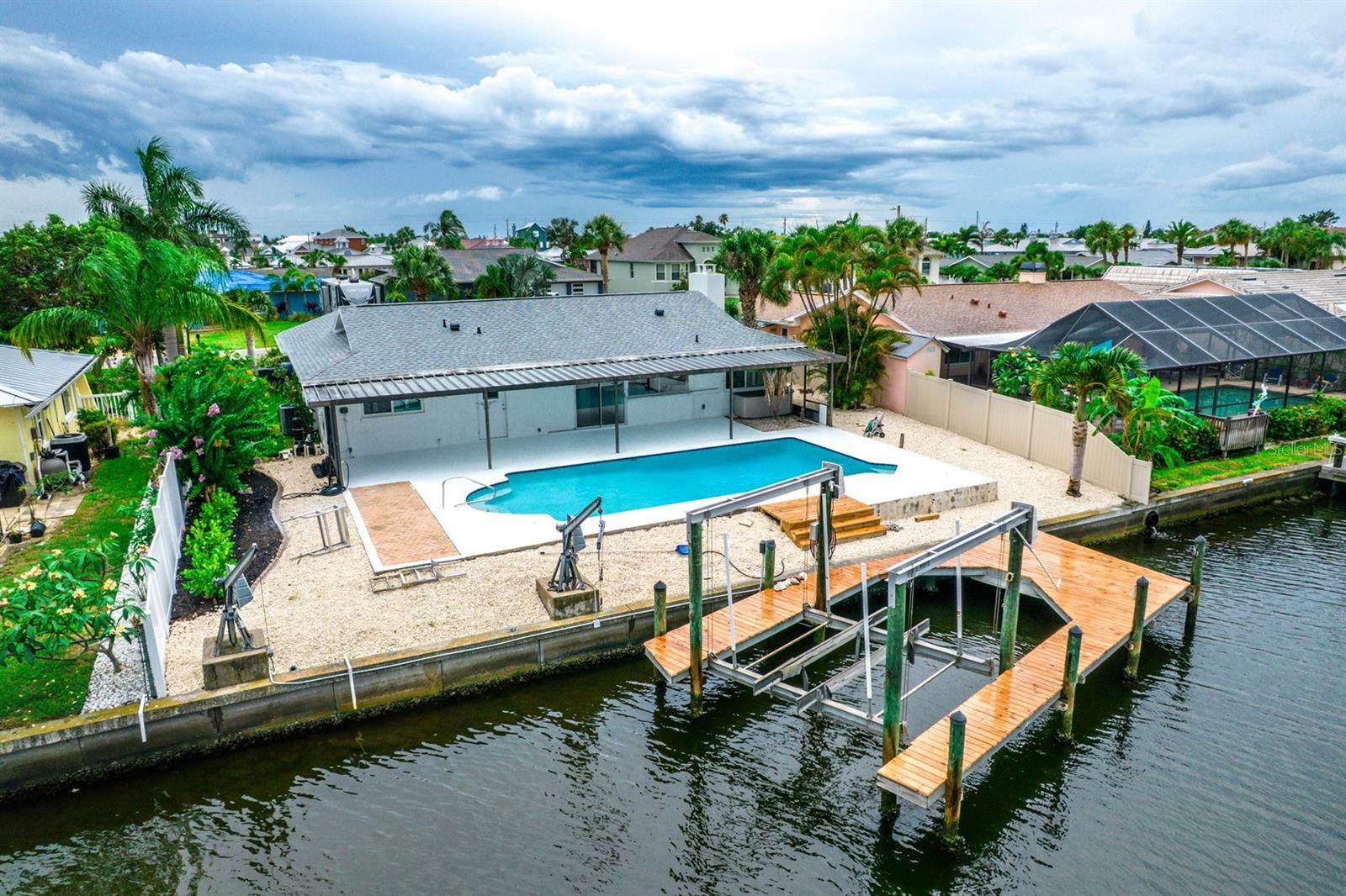 Property Photo: 913 Spindle Palm Way FL 33572