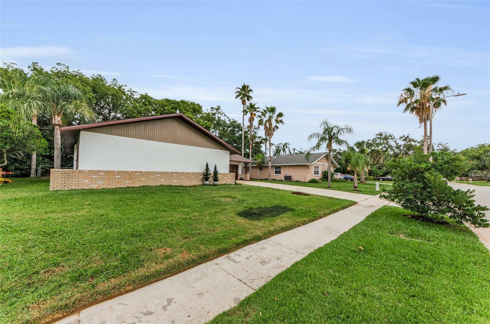 Property Photo: 1558 Cottonwood Terrace FL 34698
