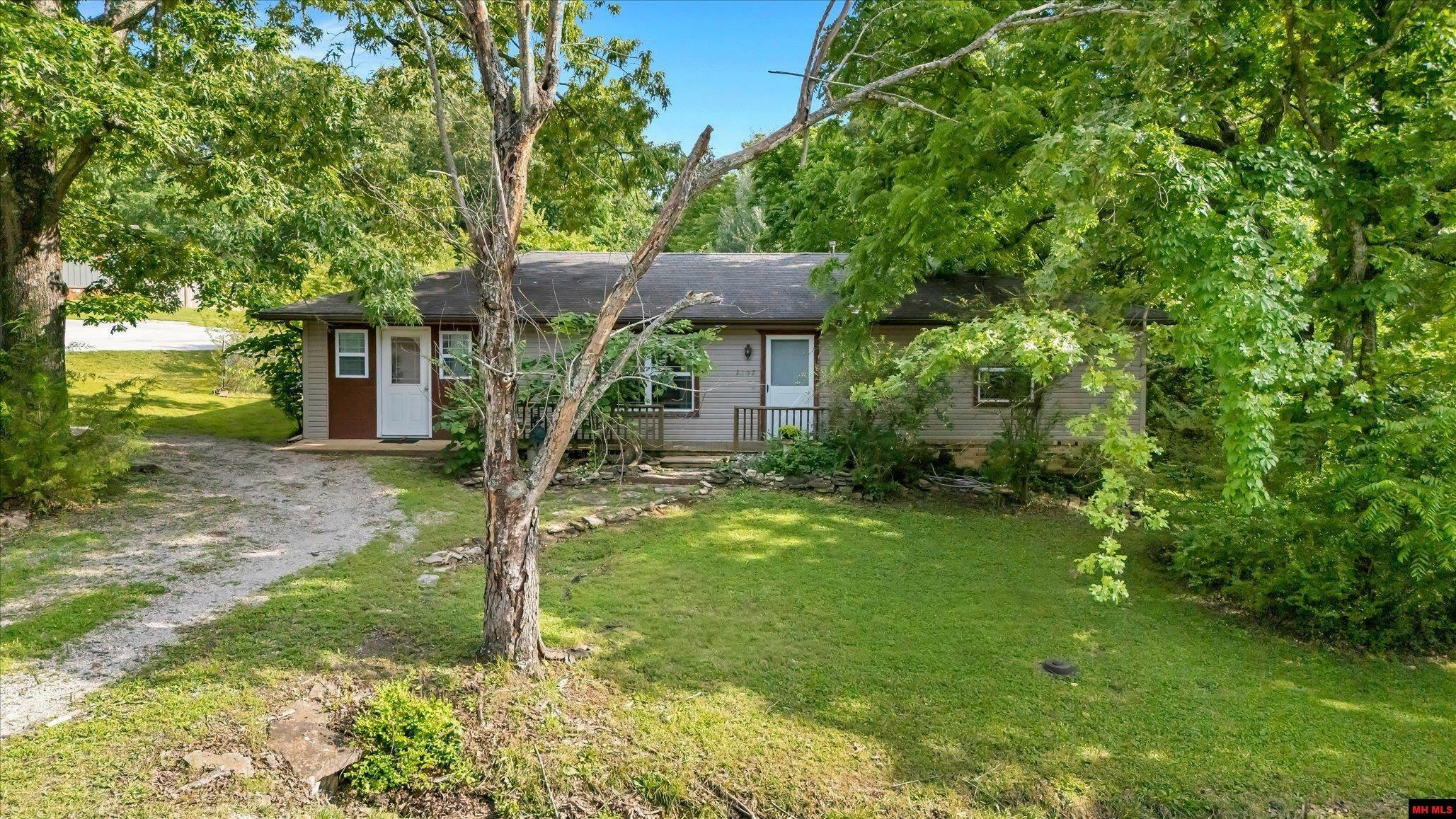 Property Photo: 2102 Driftwood Drive AR 72653