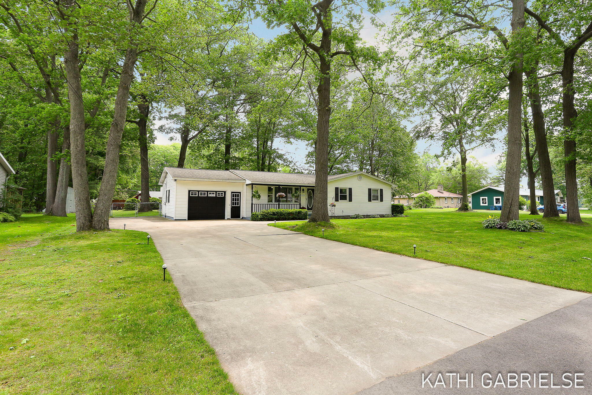 Property Photo: 14505 Angelus Circle MI 49417