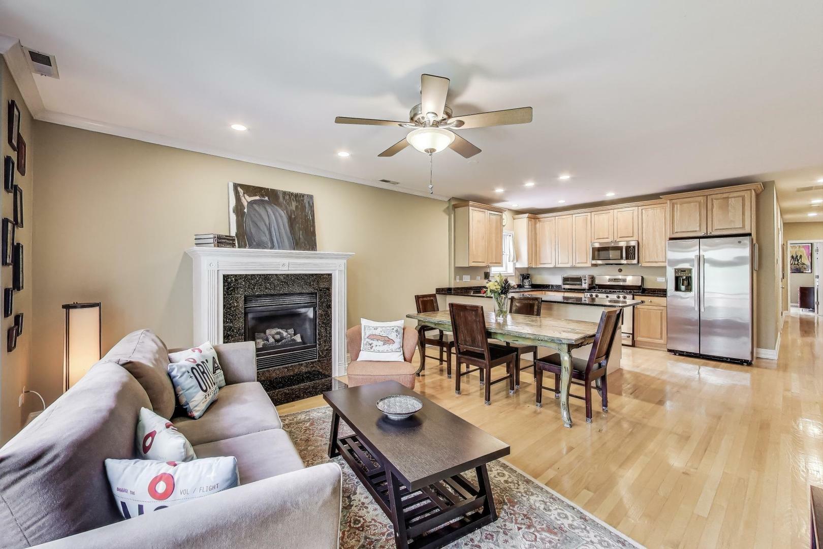 Property Photo: 4860 N Kenmore Avenue 4S IL 60640