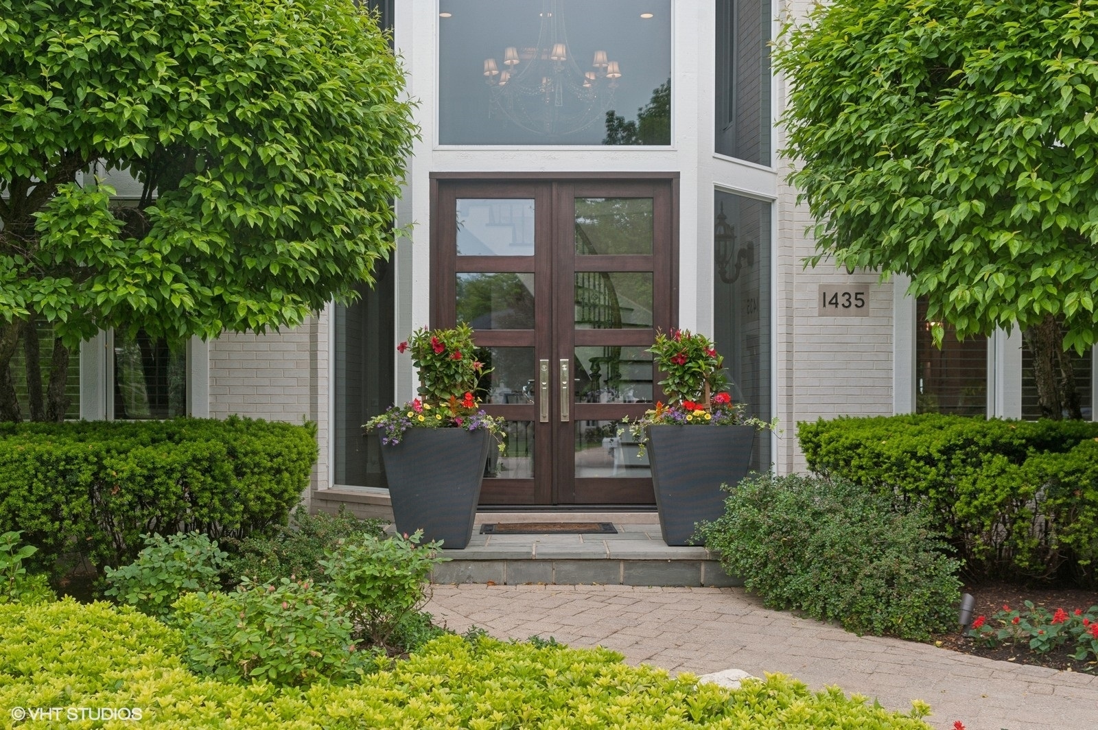 Property Photo: 1435 Daniel Court IL 60062