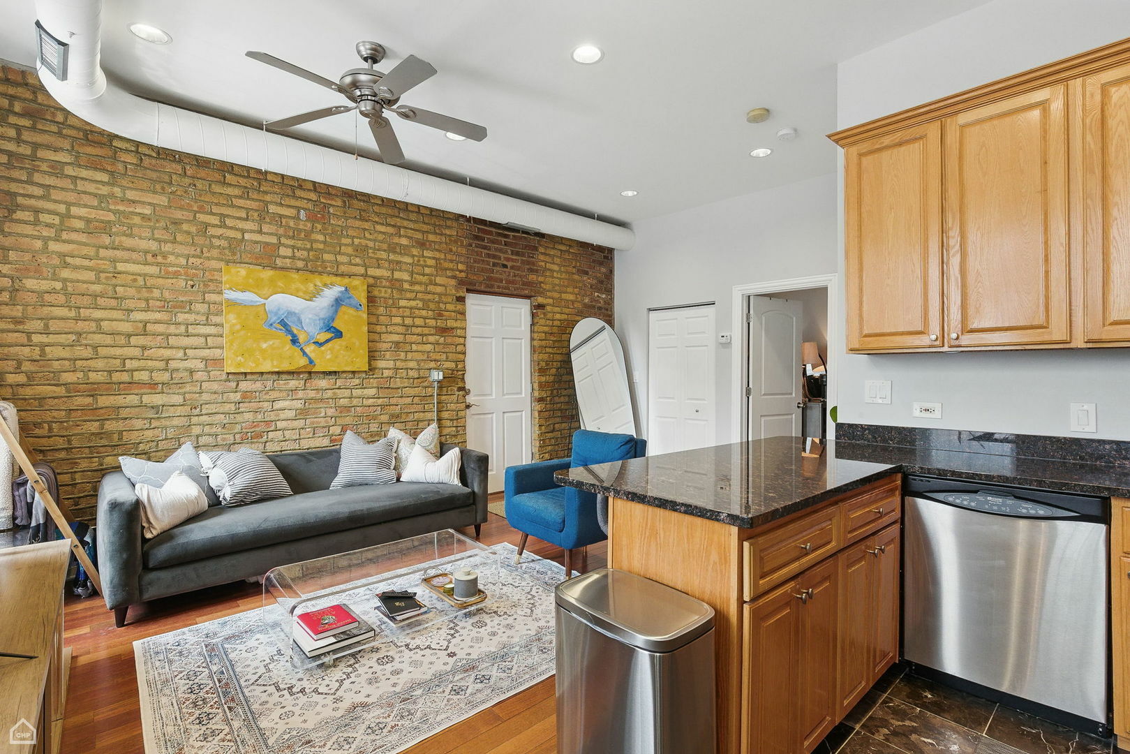 Property Photo: 2212 N Campbell Avenue 1D IL 60647