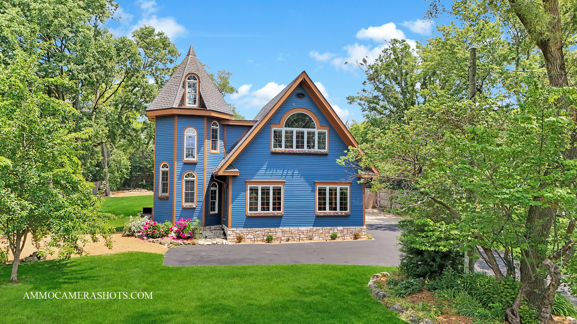 Property Photo: 1616 Riverside Avenue IL 60174