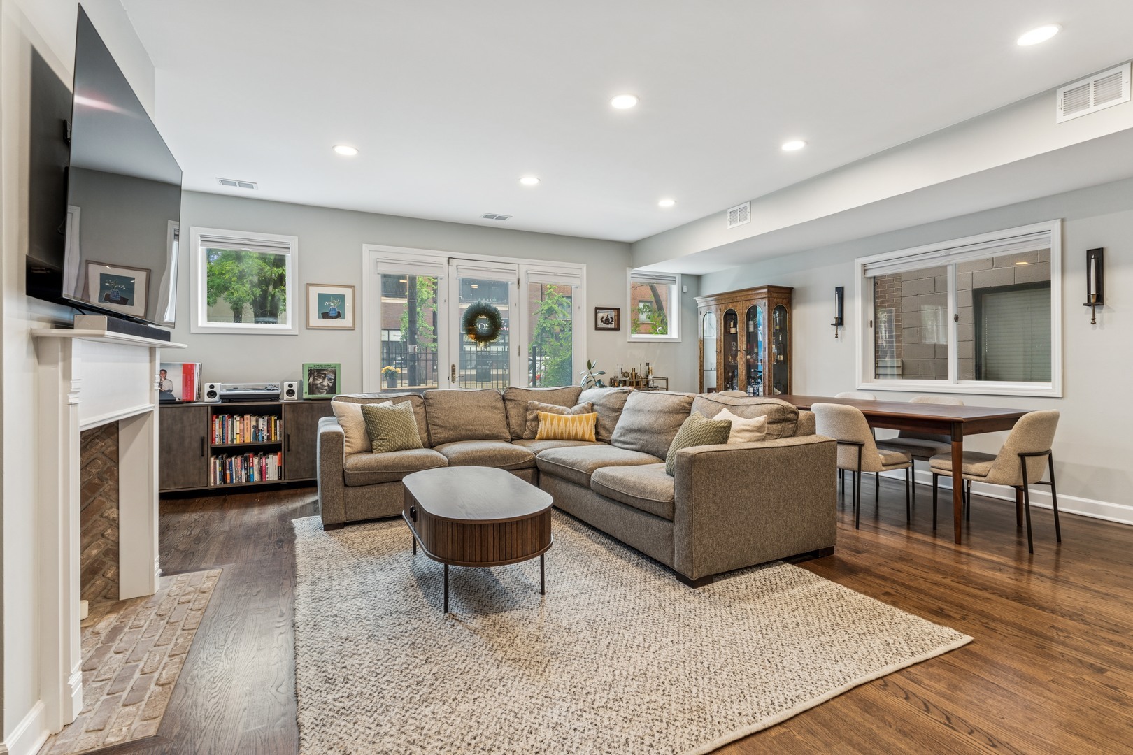 Property Photo: 2309 W Chicago Avenue 1 IL 60622