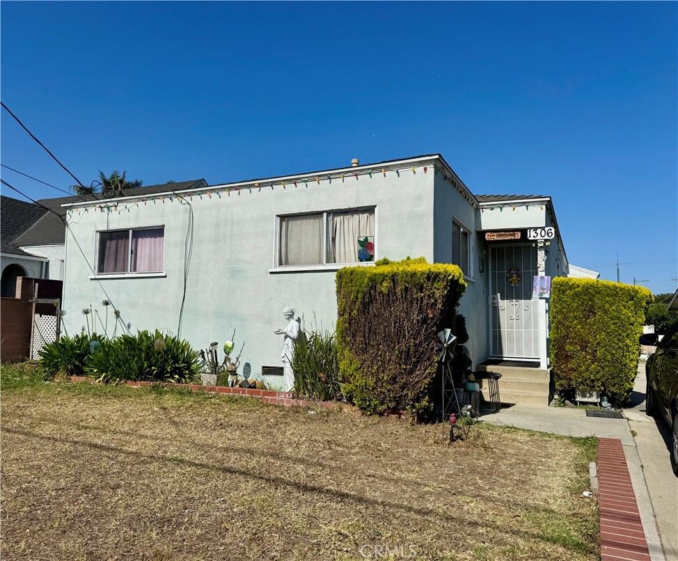 Property Photo:  1306 Gulf Avenue  CA 90744 
