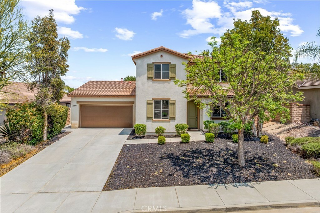 Property Photo: 30574 Saddlehorn Way CA 92584