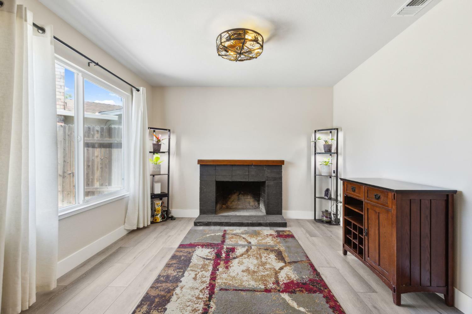 Property Photo: 3124 Timberlane Place CA 95843