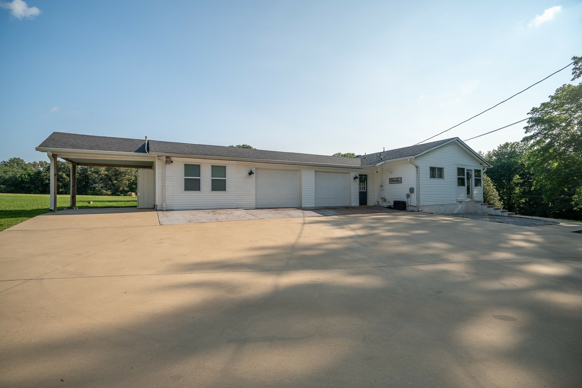 Property Photo: 876 W Point Rd TN 38464