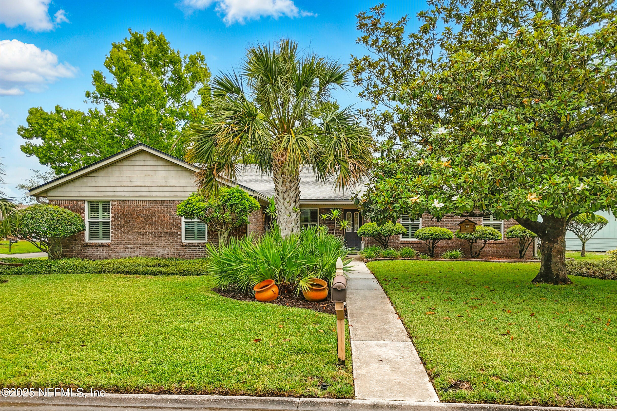 Property Photo: 11019 Crumpet Court FL 32257