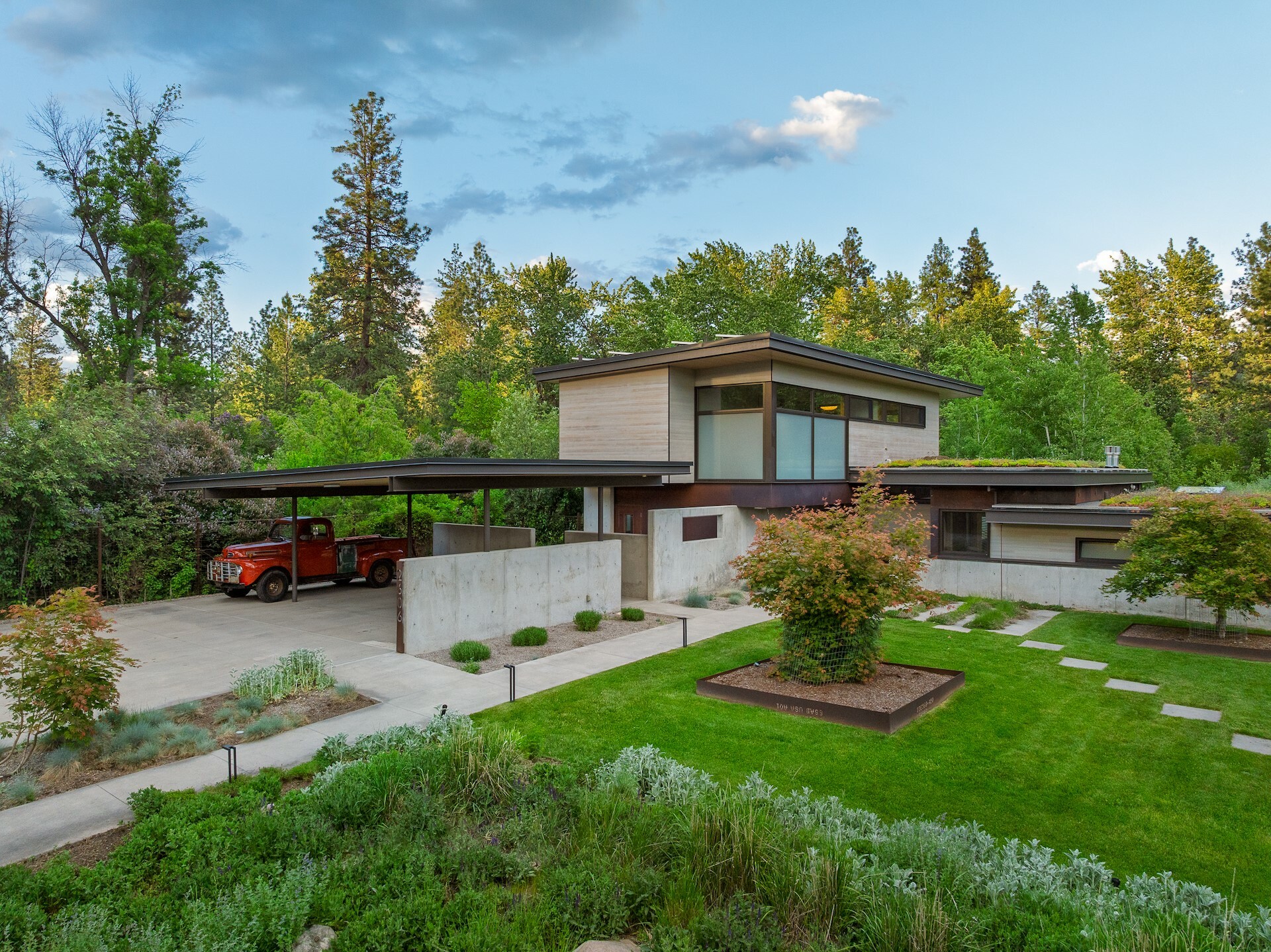 Property Photo: 2606 Sycamore Street MT 59802