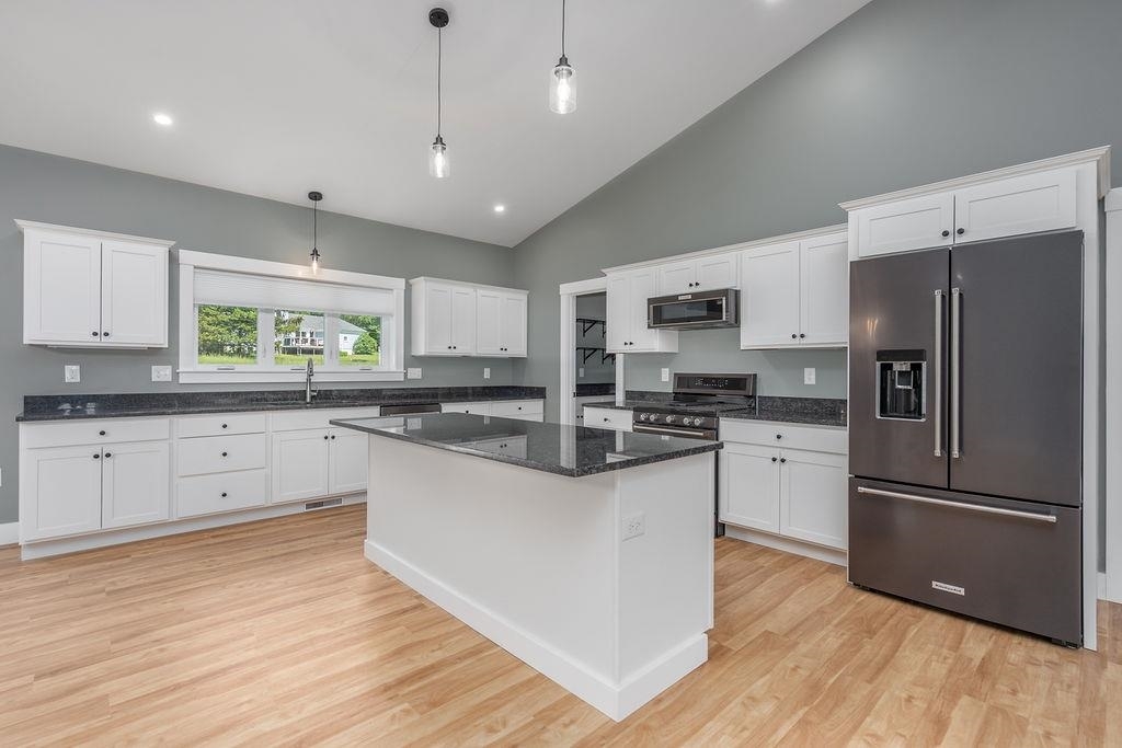 Property Photo: 5 Midmark Lane NH 03301