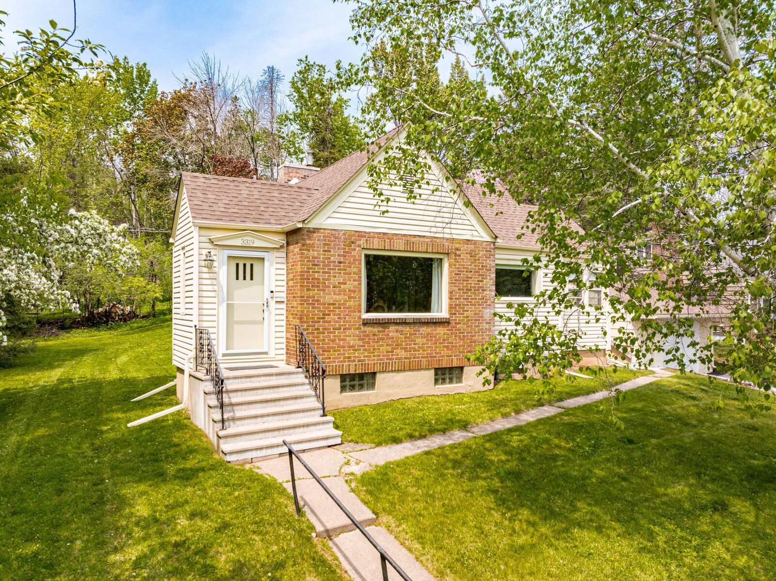 Property Photo: 3319 E Superior Street MN 55804