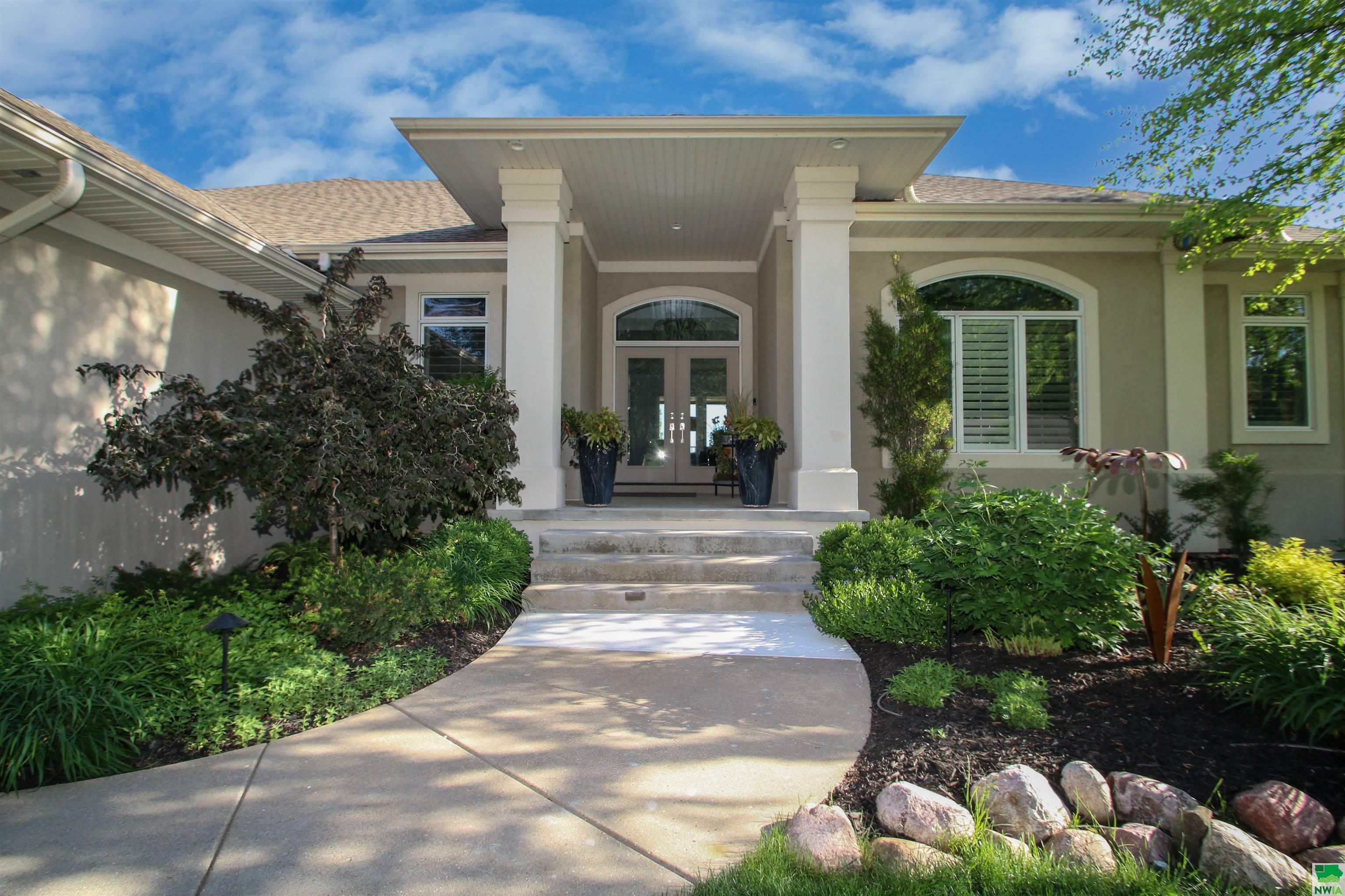 Property Photo: 701 E St Andrews Circle SD 57049