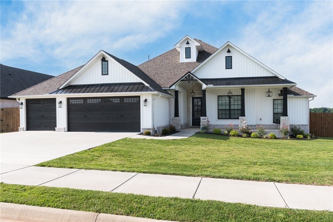 Property Photo:  1909 Crump Street  AR 72751 