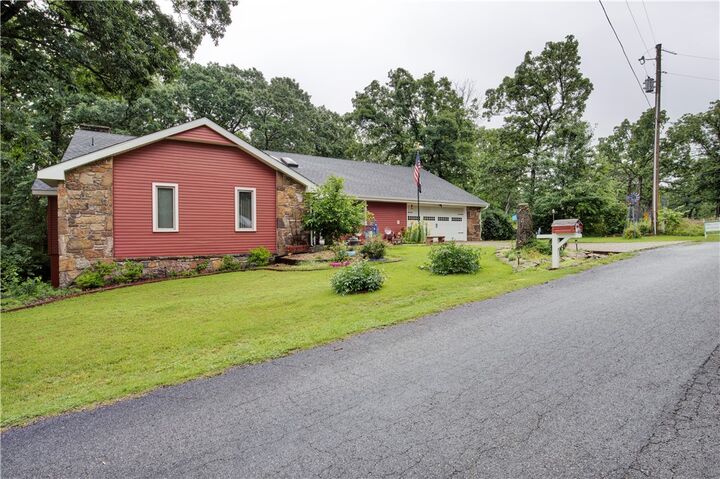 Property Photo:  4 Branchwood Lane  AR 72715 