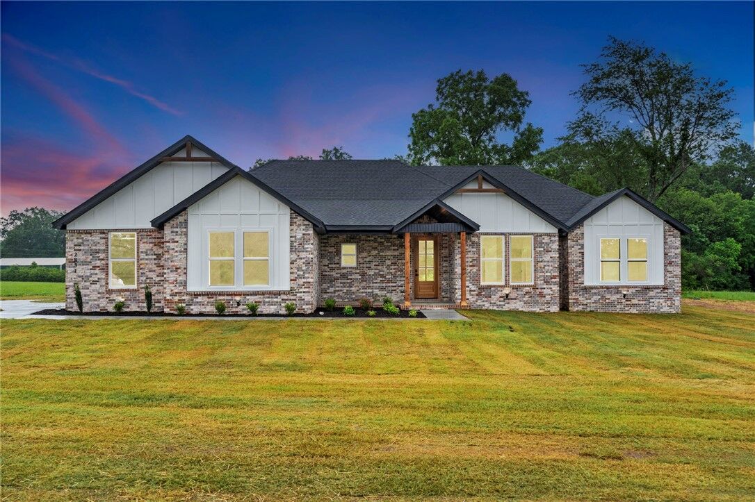 Property Photo: 2831 Waukesha Road AR 72761
