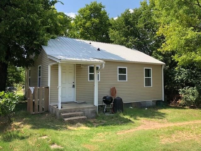 Property Photo: 736 N Garland Avenue AR 72701