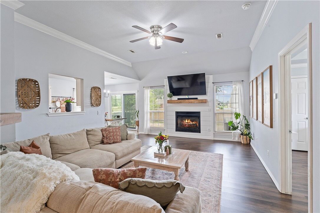 Property Photo:  1031 Charles Street  AR 72751 