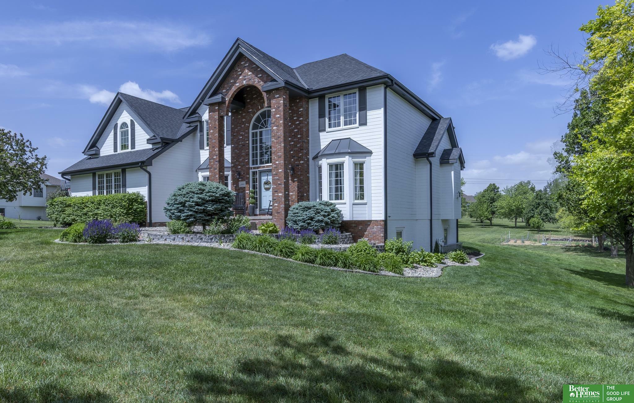Property Photo: 3902 Fox Ridge Drive NE 68123