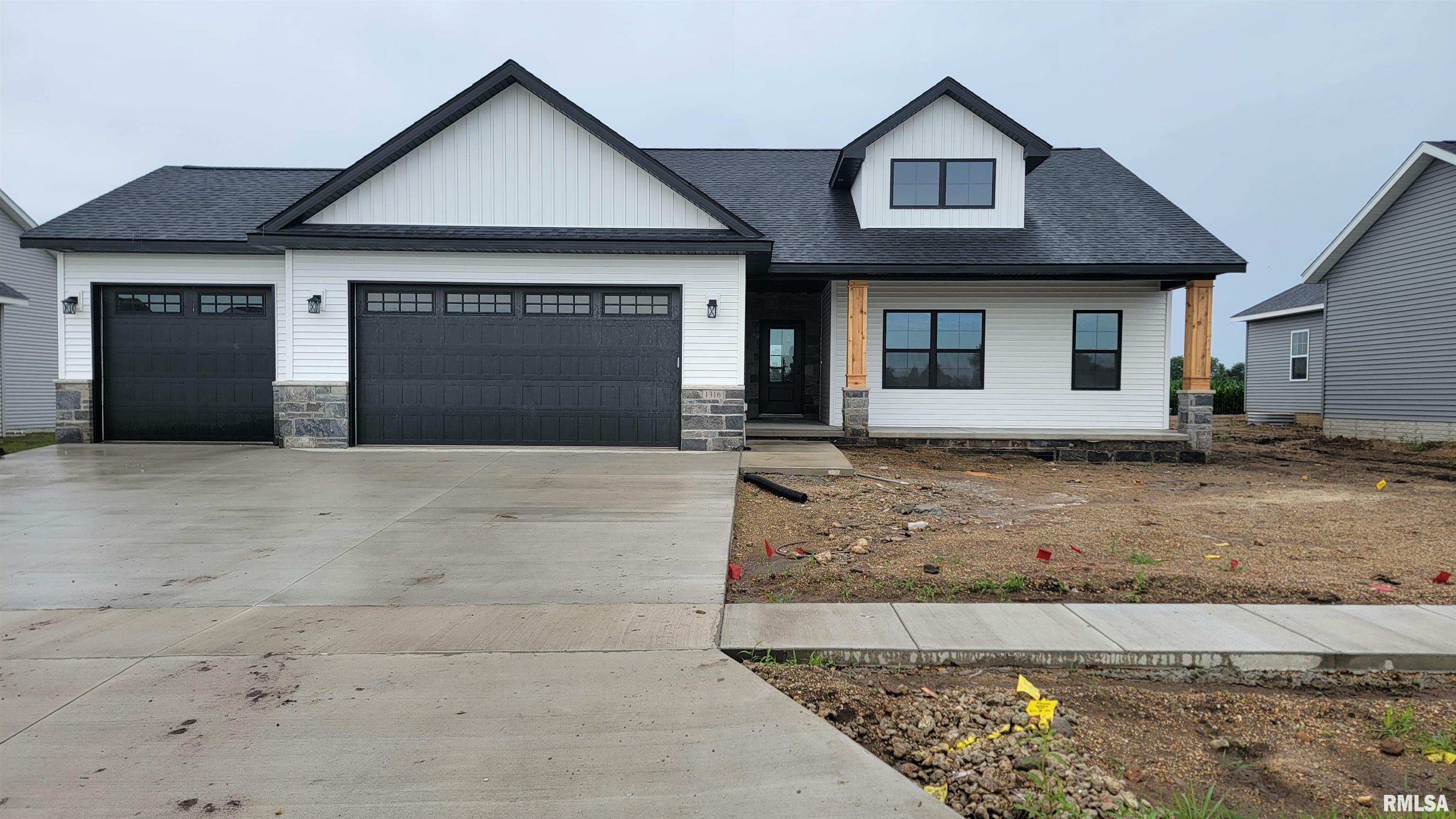 Property Photo:  1316 Hillcrest Drive  IL 61523 