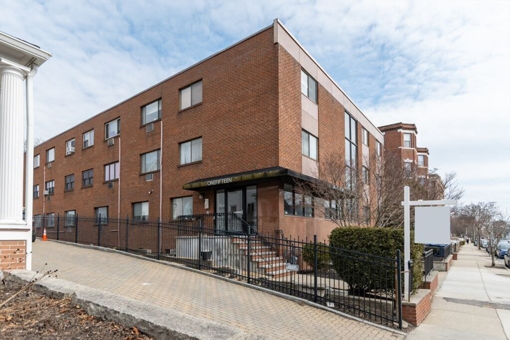 Property Photo:  115 Highland Ave 11  MA 02143 