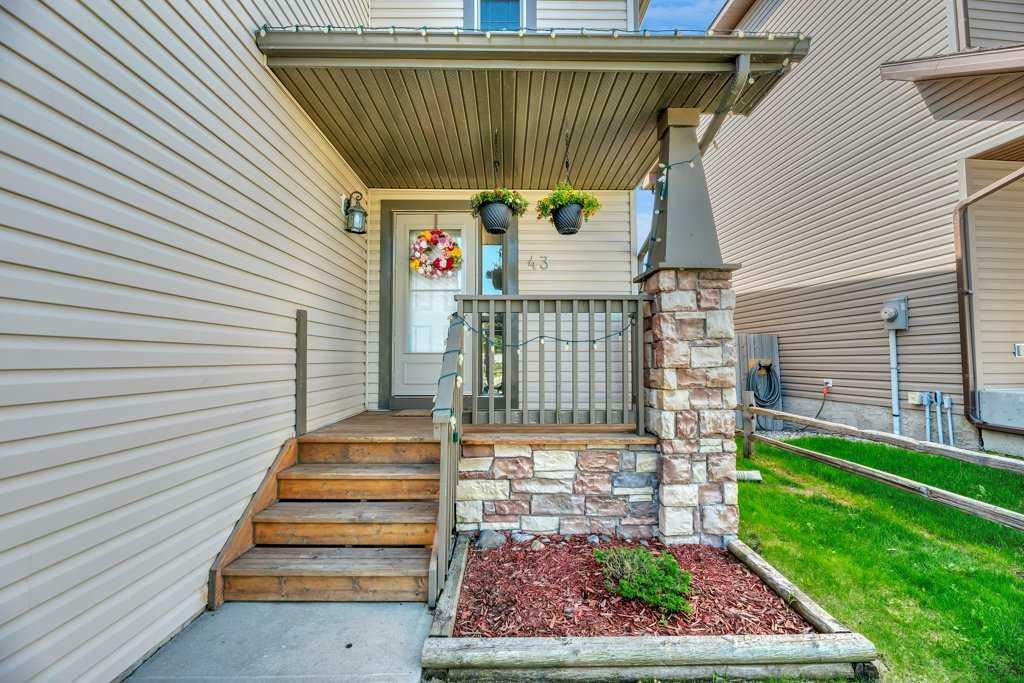 Photo de la propriété: 43 Crystal Shores Road AB T1S 2H6