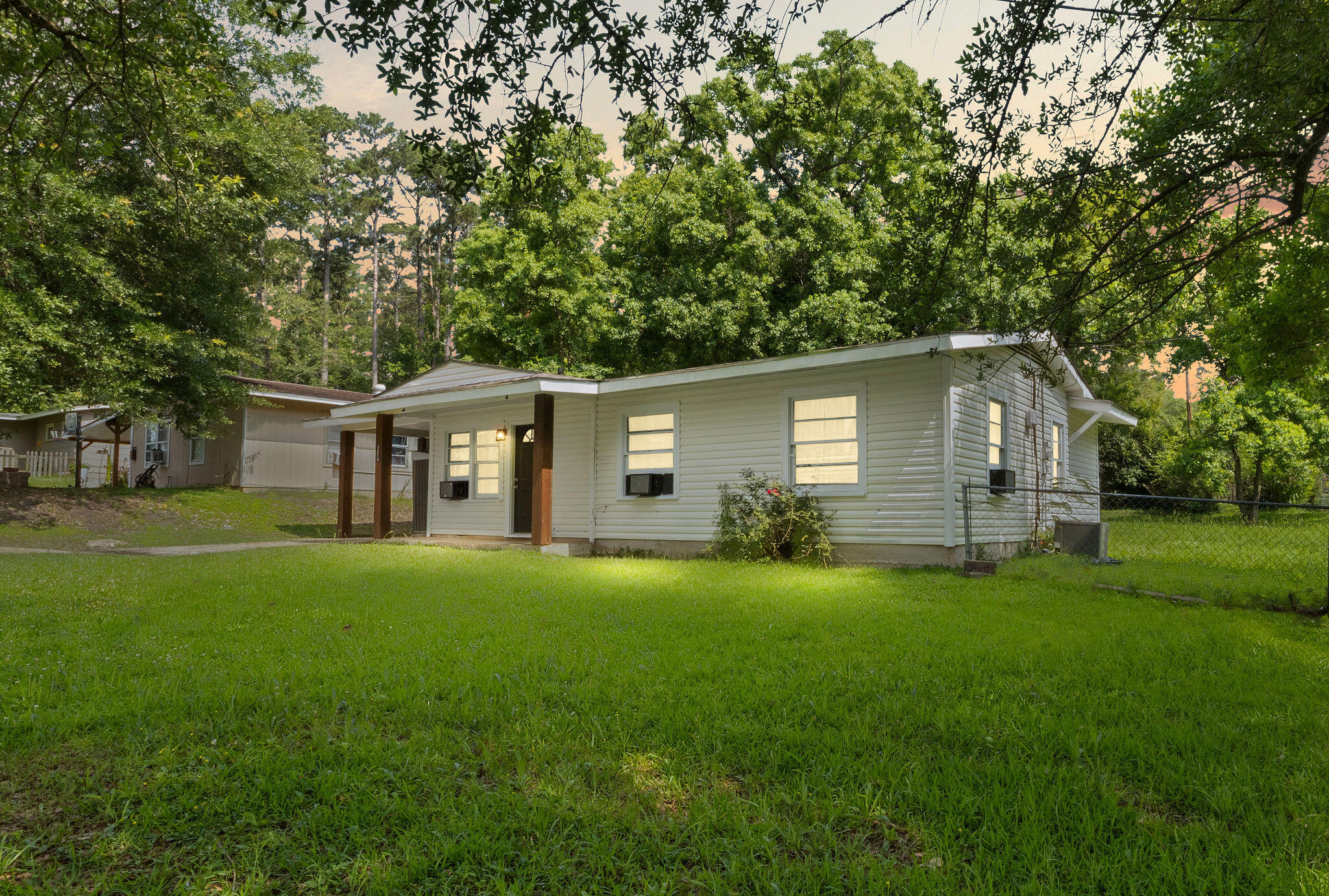 Property Photo: 1314 Oak Dr LA 71446