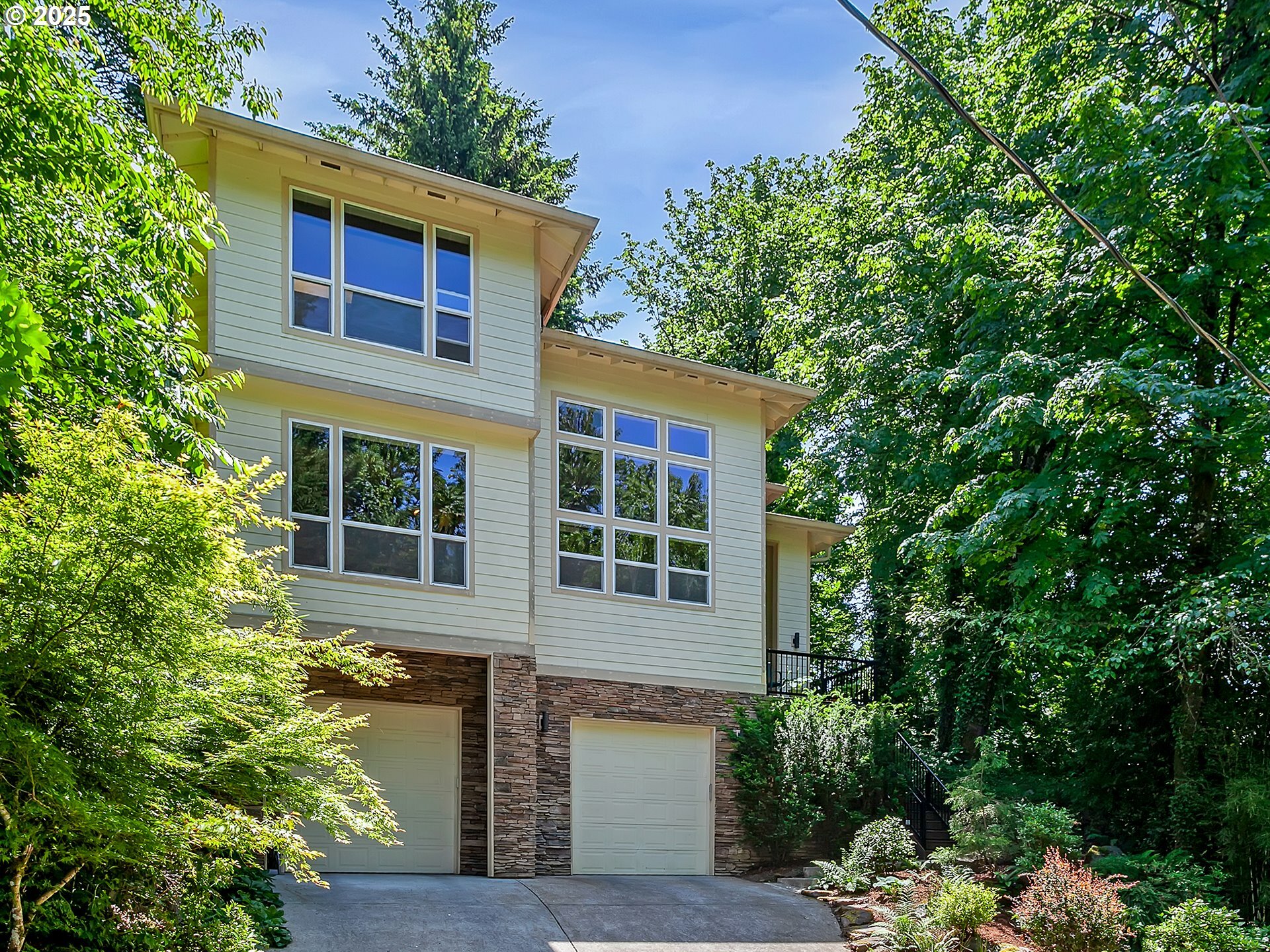 Property Photo: 5912 SW Yamhill St OR 97221