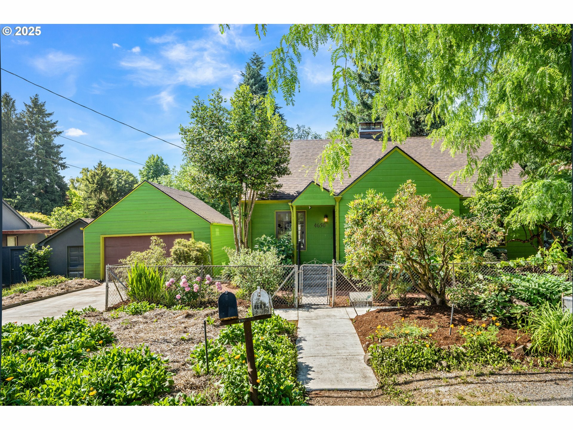 Property Photo: 4650 NE Simpson St OR 97218