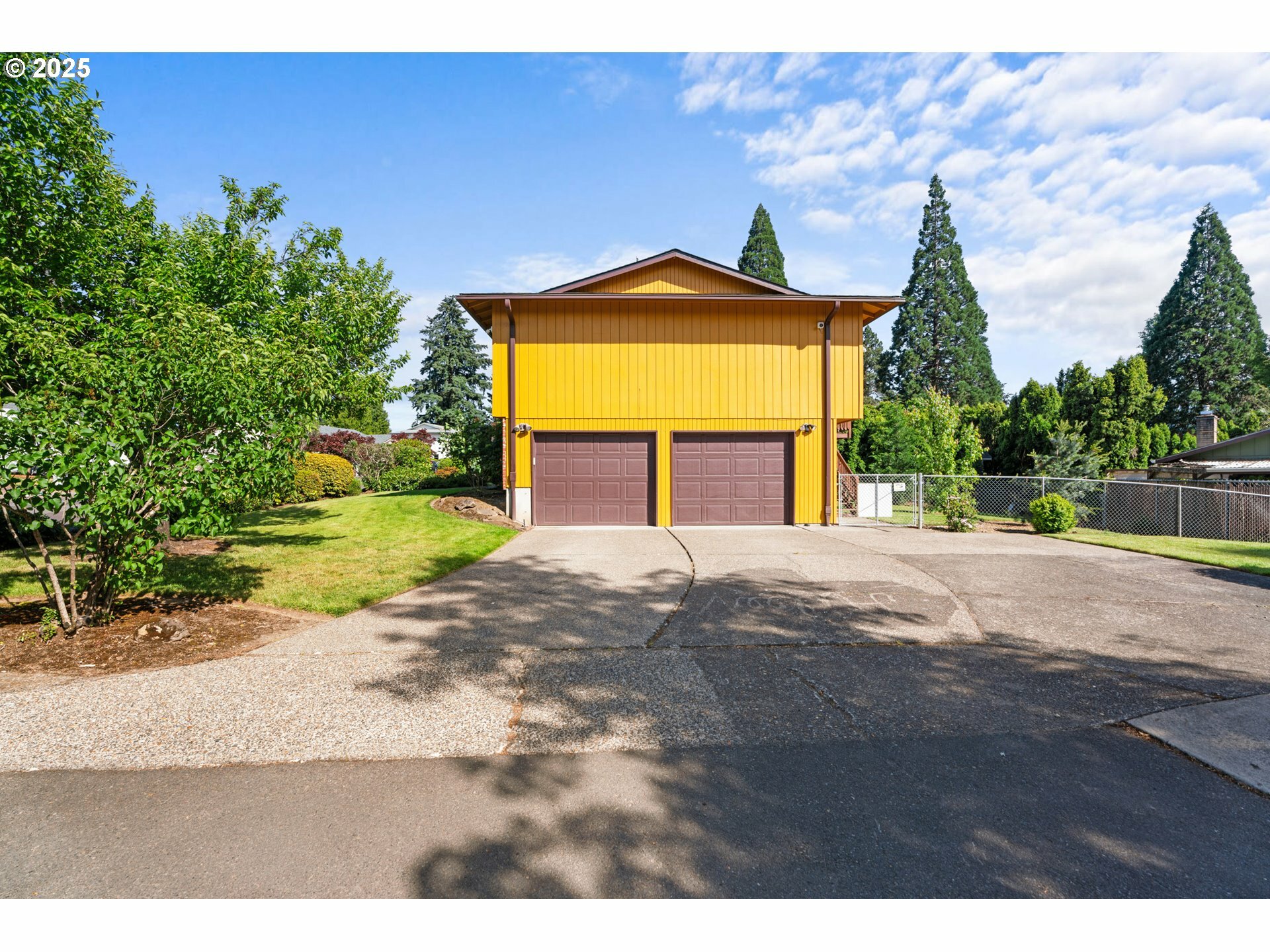 Property Photo: 18345 Chris Ct OR 97027