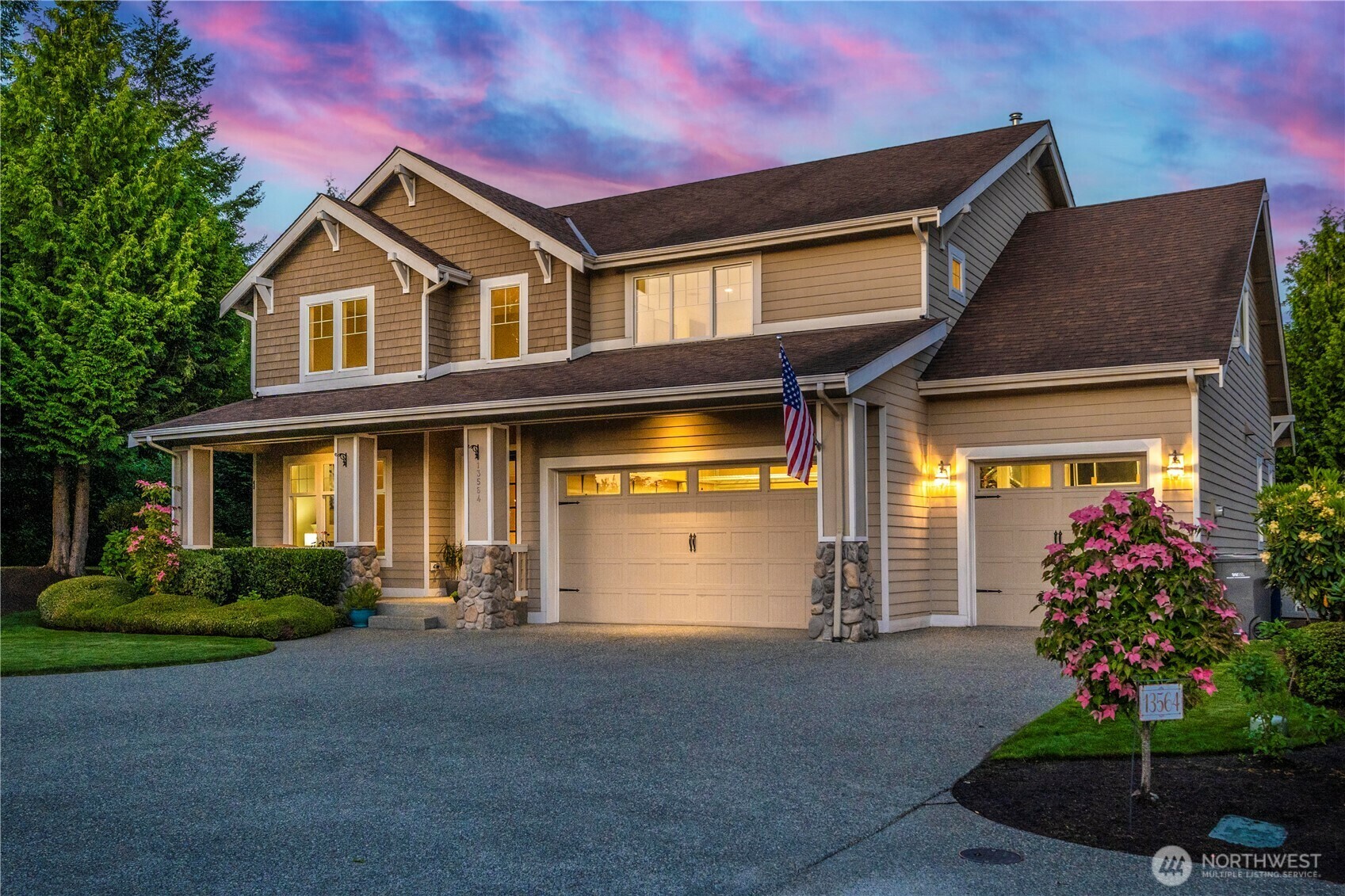 Property Photo:  13564 SE 159th Place  WA 98058 