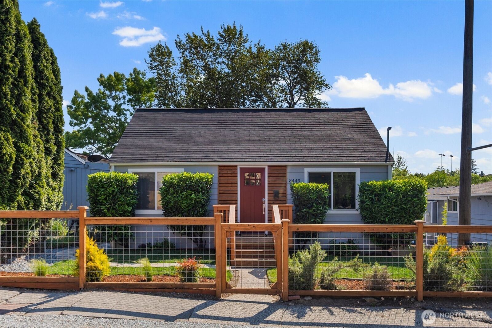 Property Photo:  8449  Grattan Pl  S  WA 98118 