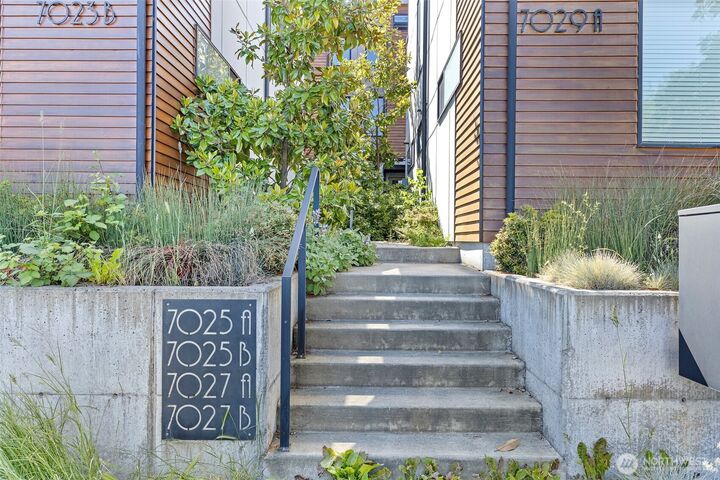 Property Photo: 7025 35th Avenue NE B WA 98115