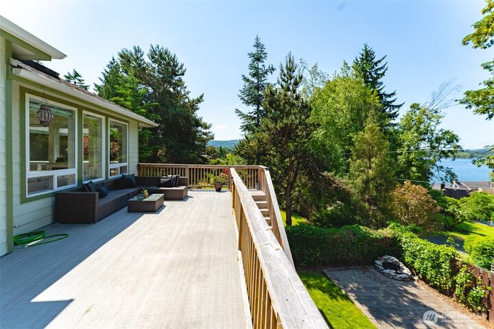 Property Photo:  2921  Haggin Street  WA 98226 