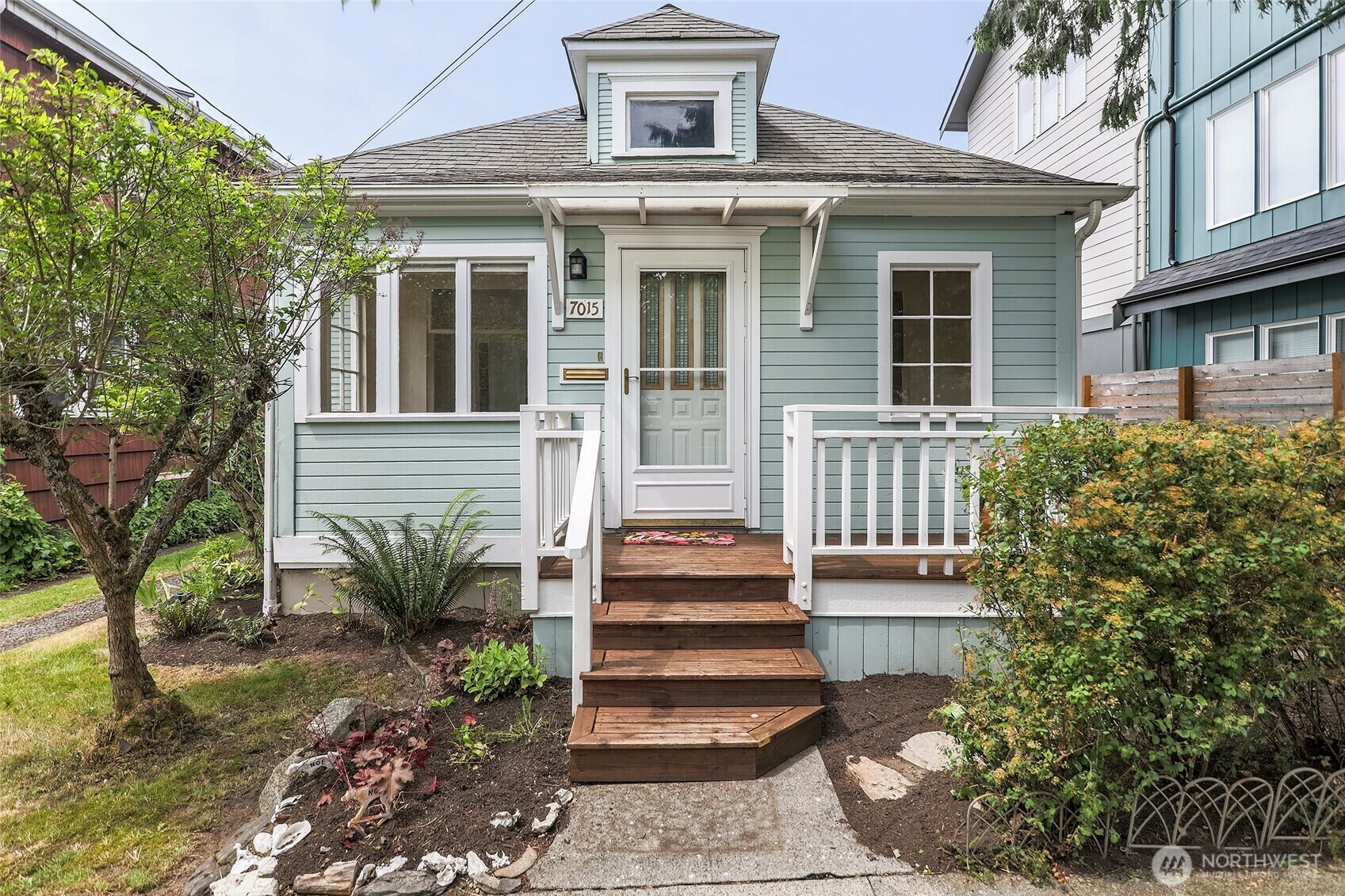 Property Photo: 7015 23rd Avenue NW WA 98117