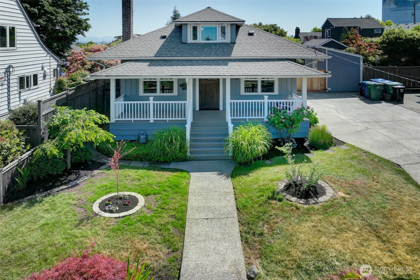 Property Photo: 3718 Walnut Avenue SW WA 98116