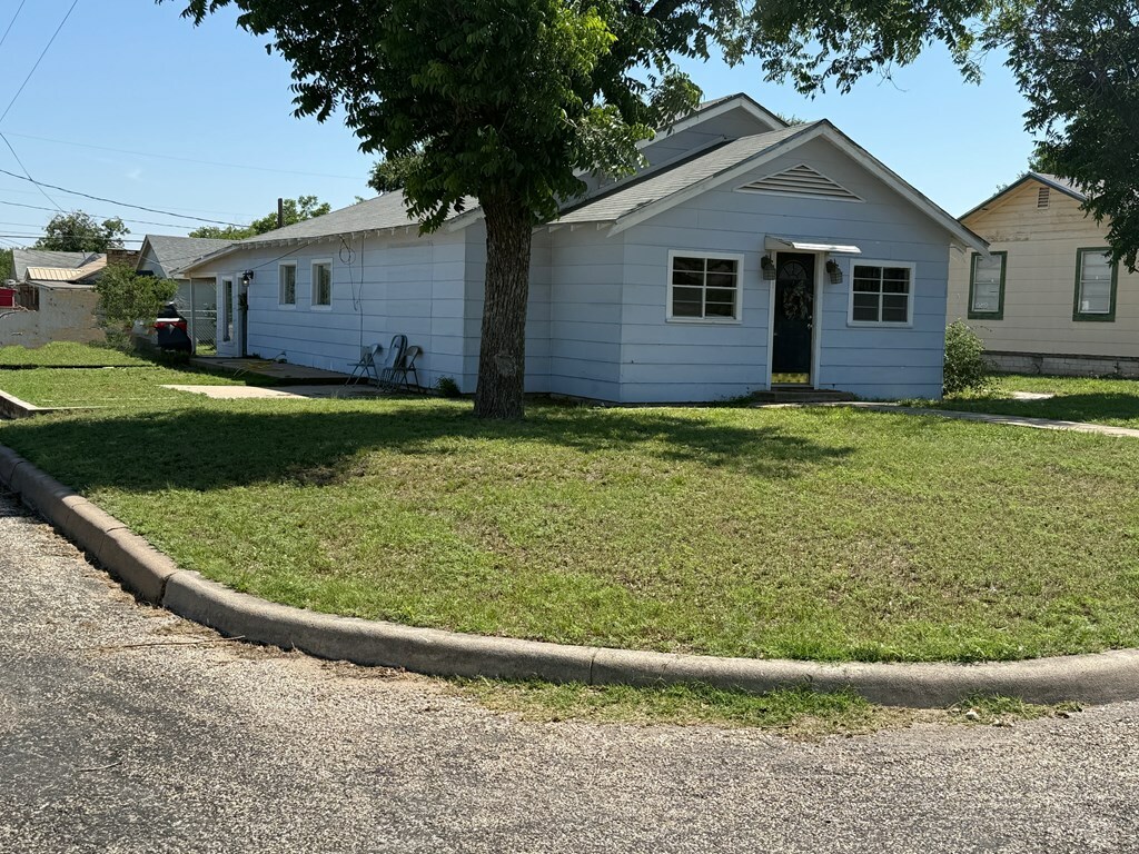 Property Photo: 731 Veck St TX 76903