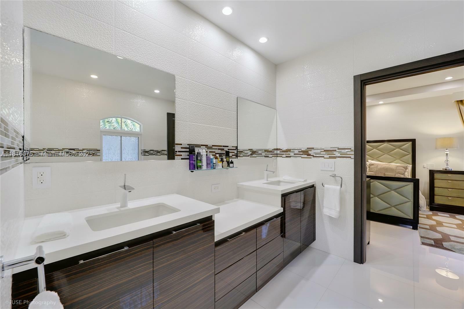 Property Photo: 5320 Sunset Dr FL 33143