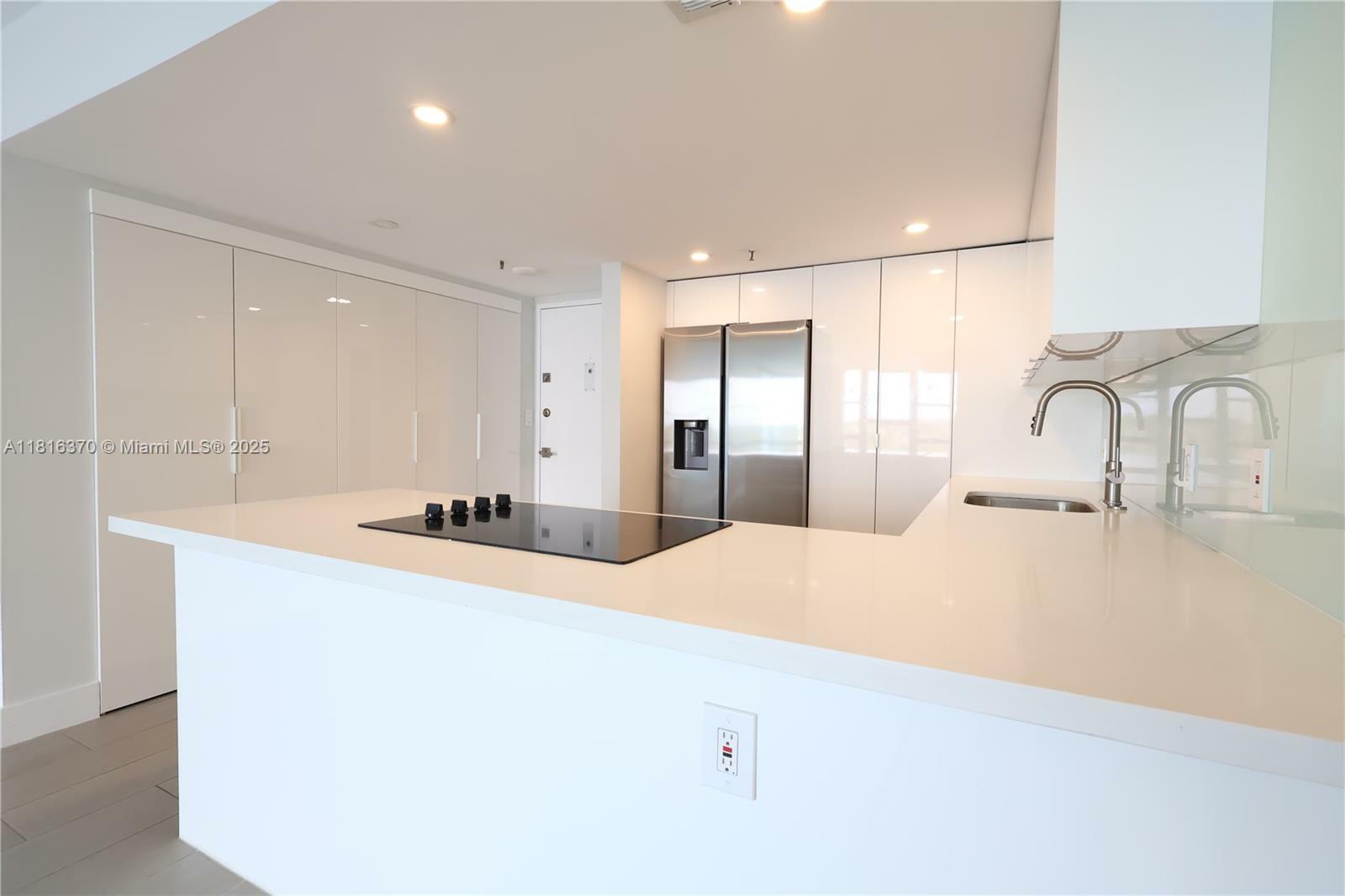 Property Photo: 20515 E Country Club Dr 543 FL 33180