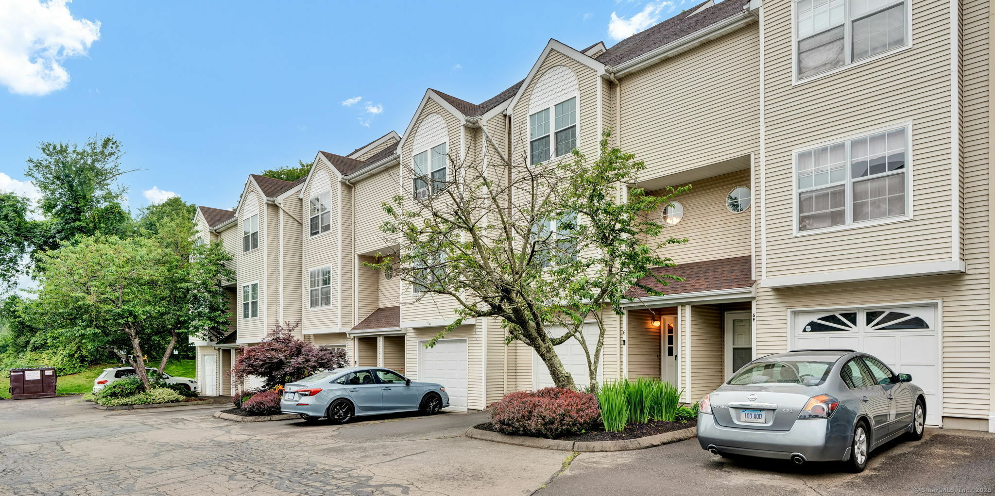 Property Photo: 2390 State Street Apt 6E CT 06517