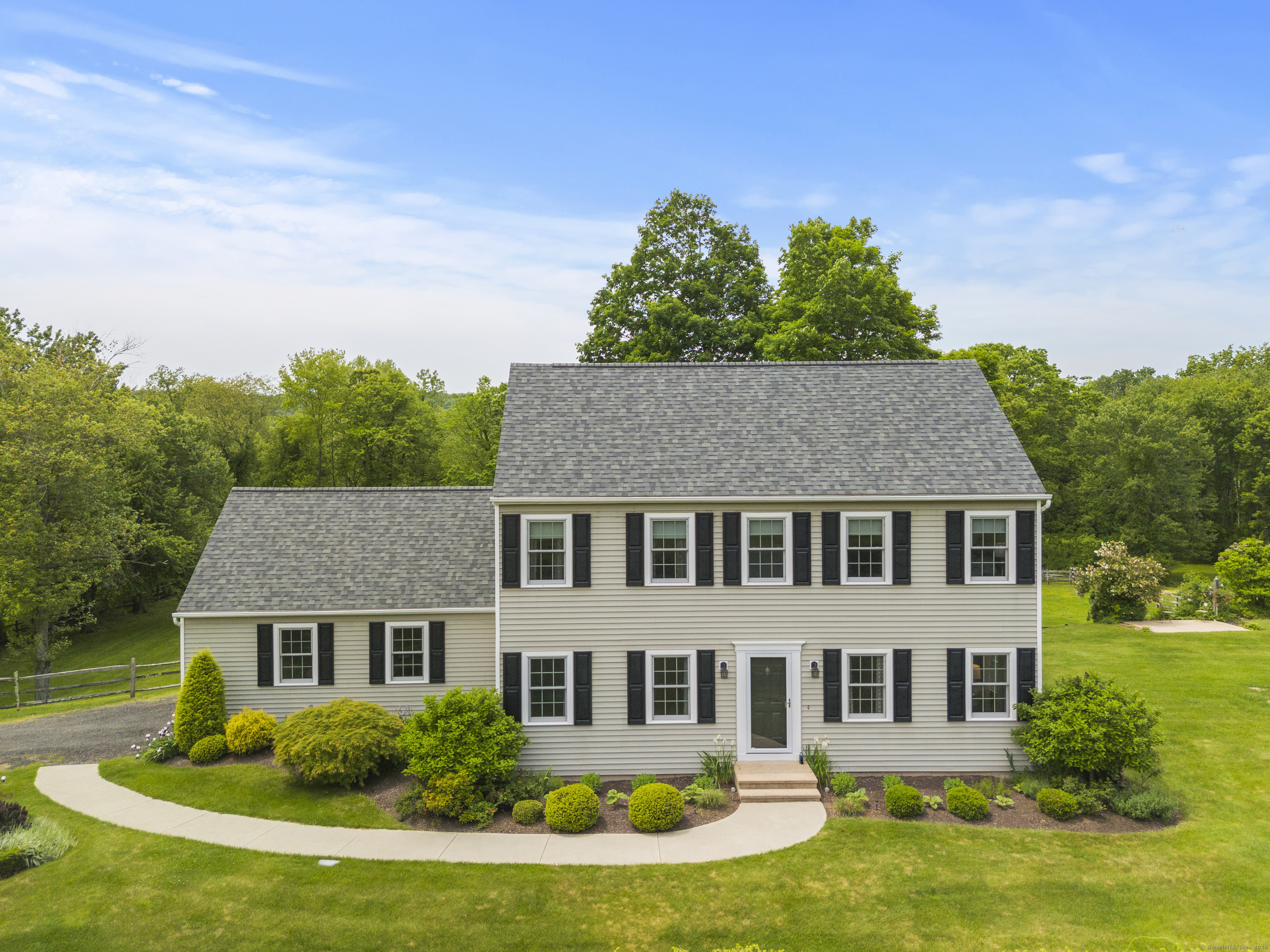 Property Photo:  