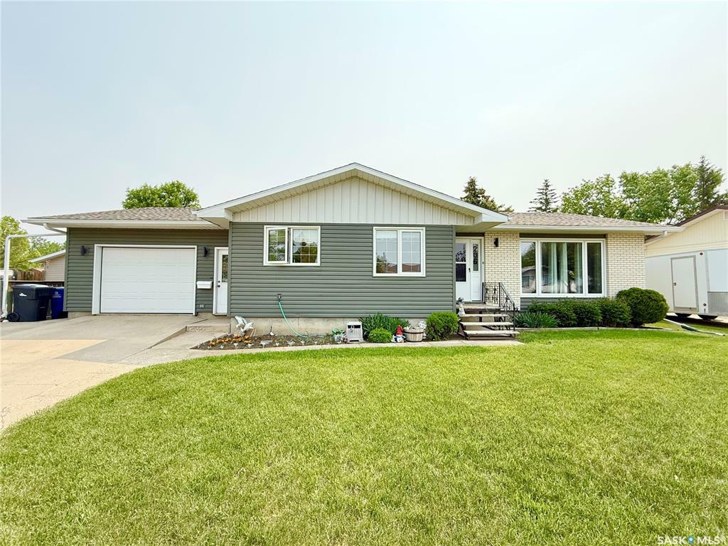 206 Onstad Crescent  Weyburn SK S4H 2T2 photo