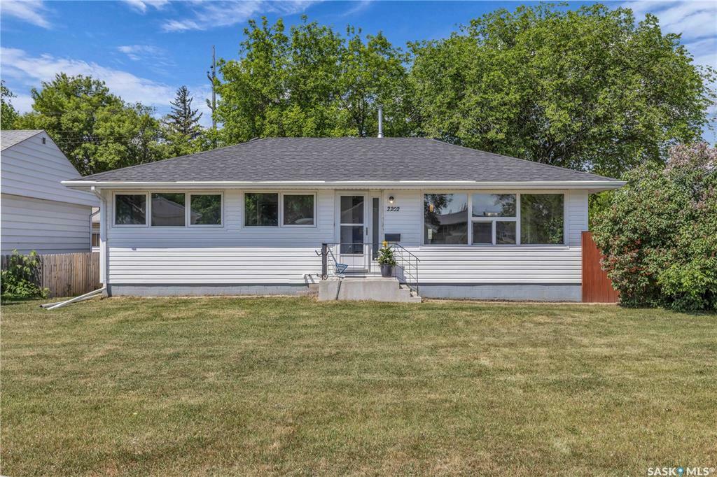 2202 William Avenue  Saskatoon SK S7J 1A6 photo