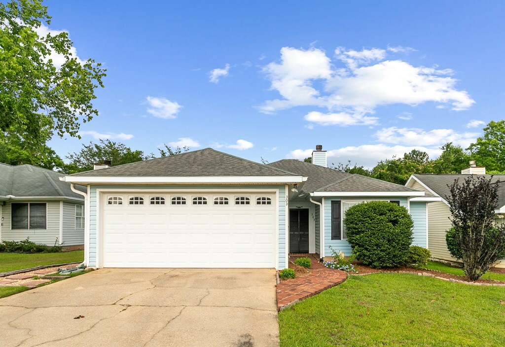 Property Photo: 303 Denise St AL 36305