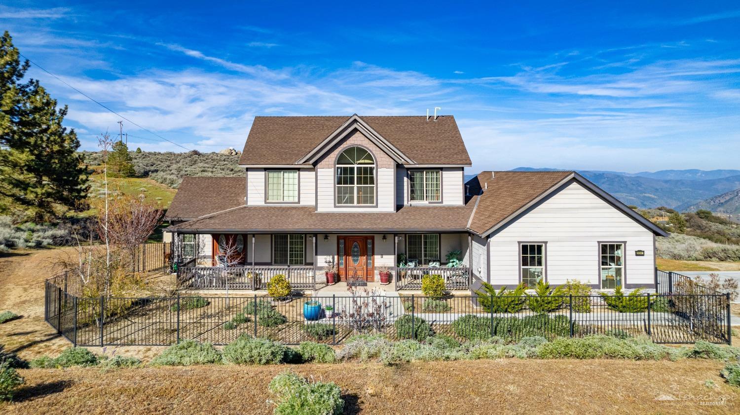 Property Photo: 26941 Stirrup Way CA 93561