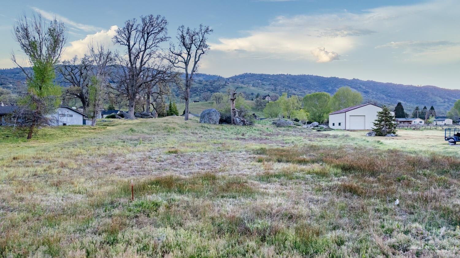 Property Photo:  29021 N Lower Valley Rd Road  CA 93561 