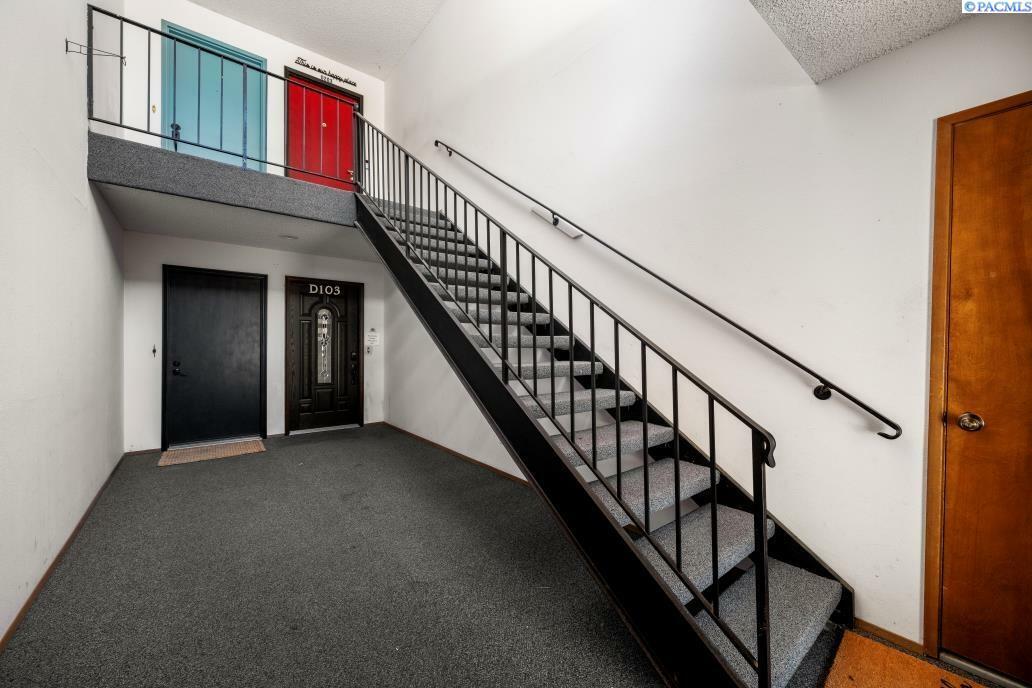 Property Photo: 2913 W John Day Ave D102 WA 99336